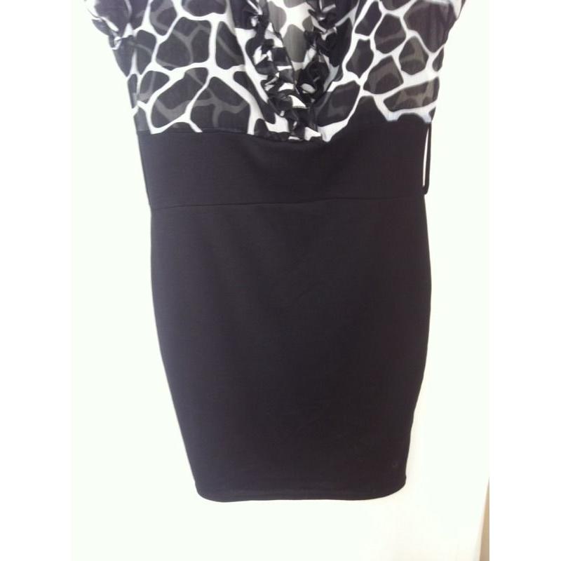 Womens Lili black and white ruffled print dress, size 12
