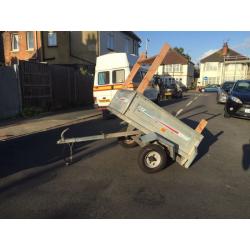 Trailer erde 122