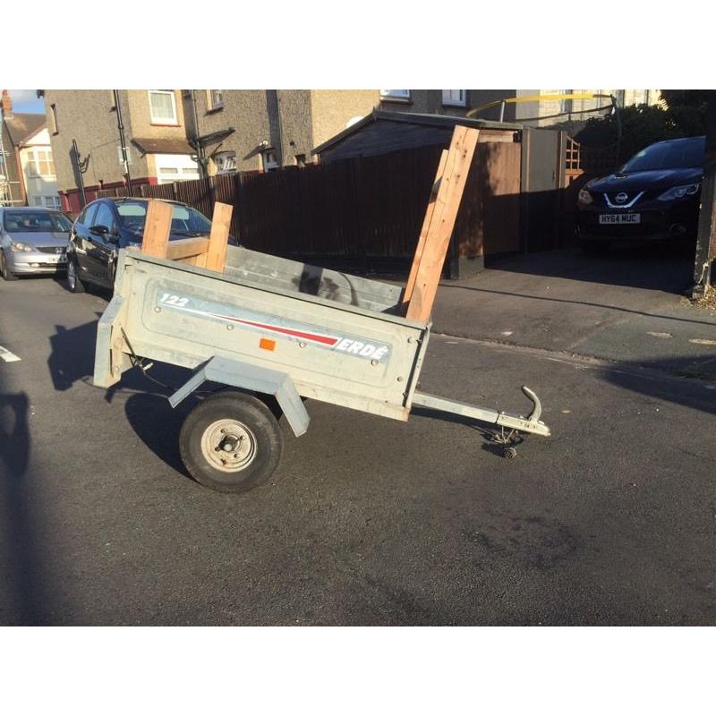 Trailer erde 122