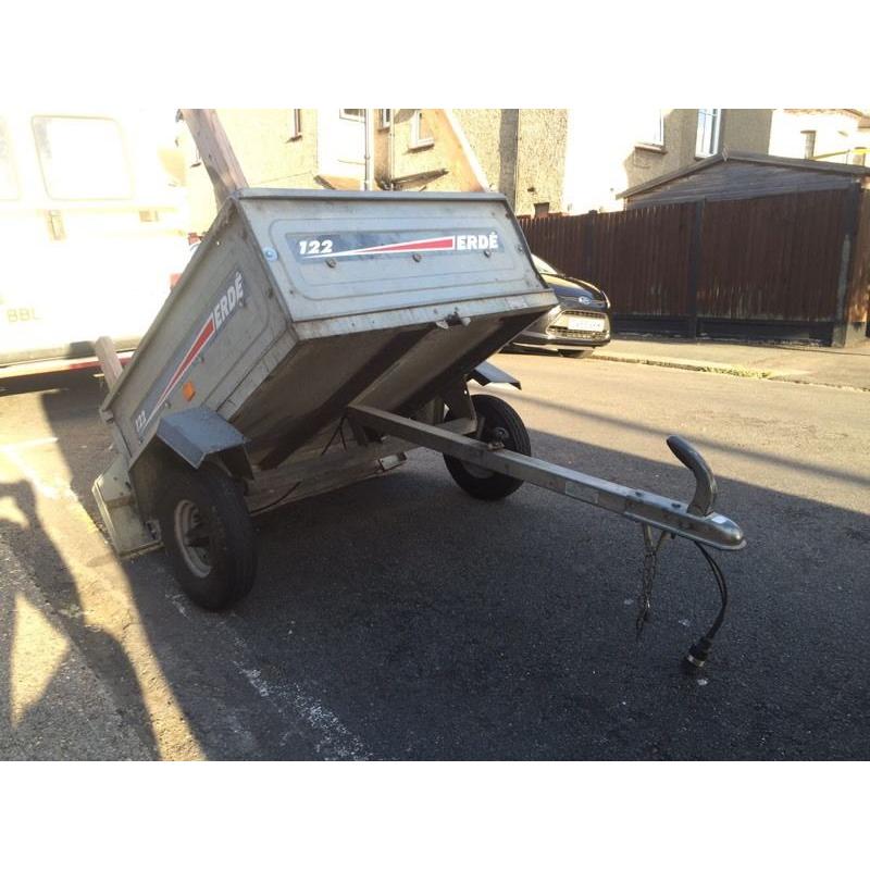 Trailer erde 122