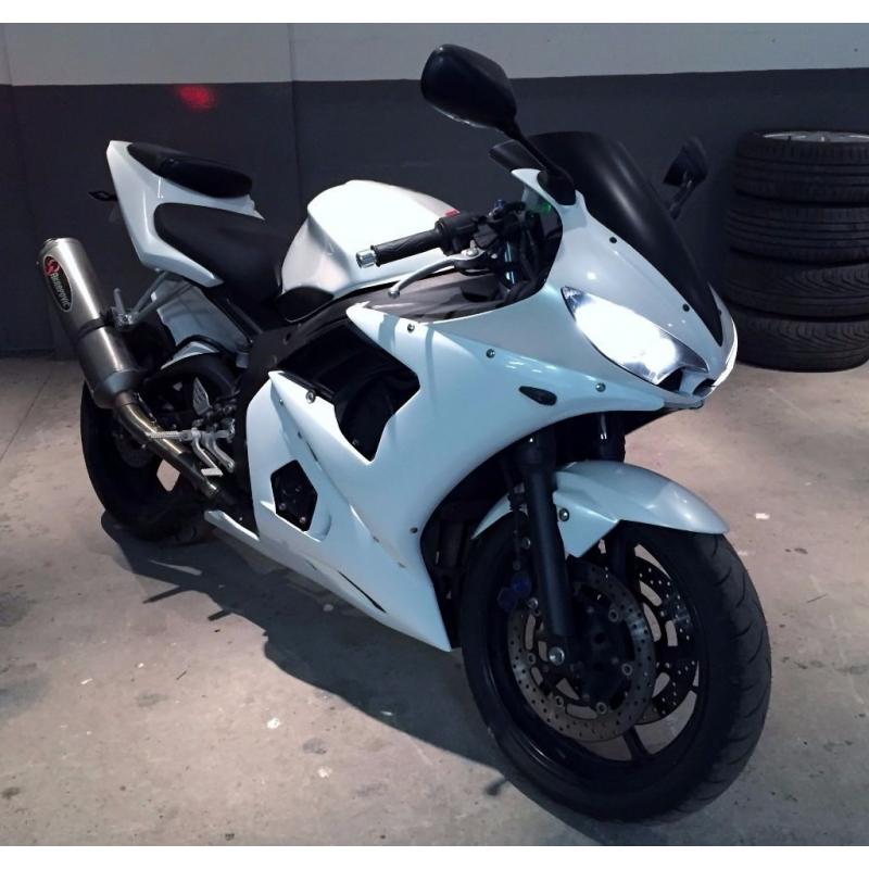 NOW REDUCED !! STUNNING "ONE OFF" 05 Yamaha R6 ( Portuguese Bike ) NEVER SEEN THE RAIN, Pearl white