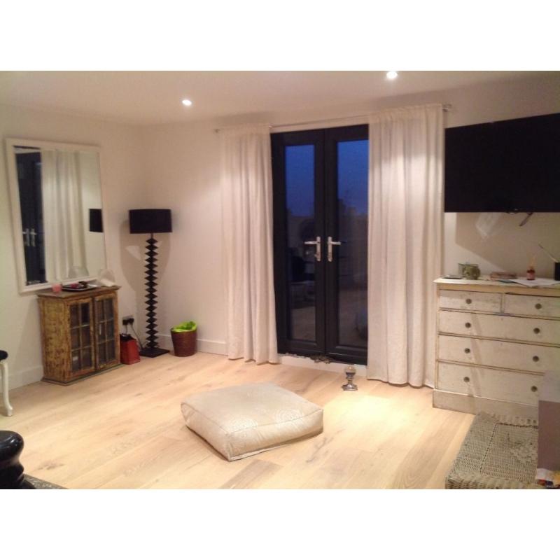 Huge loft room ensuite wet room with wifi & all bills inclu
