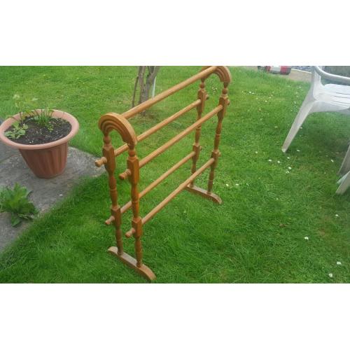 Towel rack