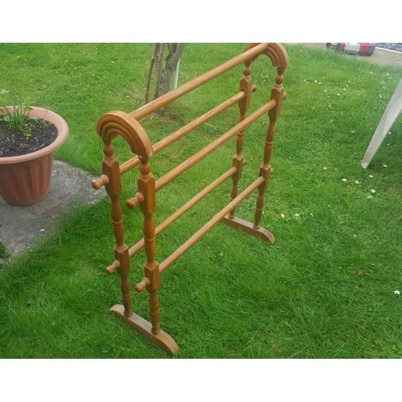 Towel rack