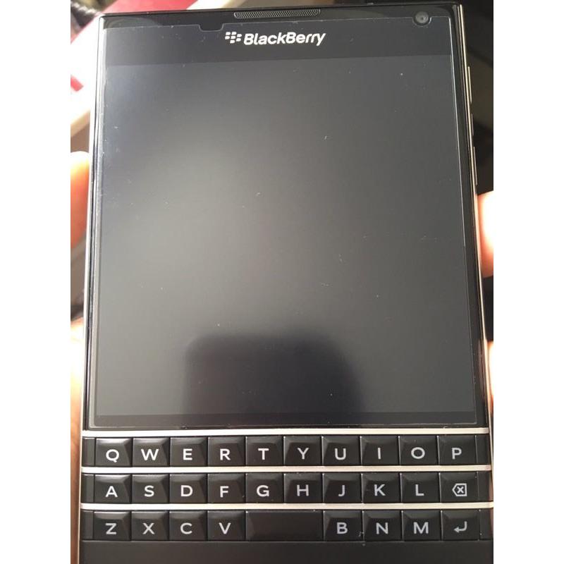 Unlocked blackberry passport excellent condition
