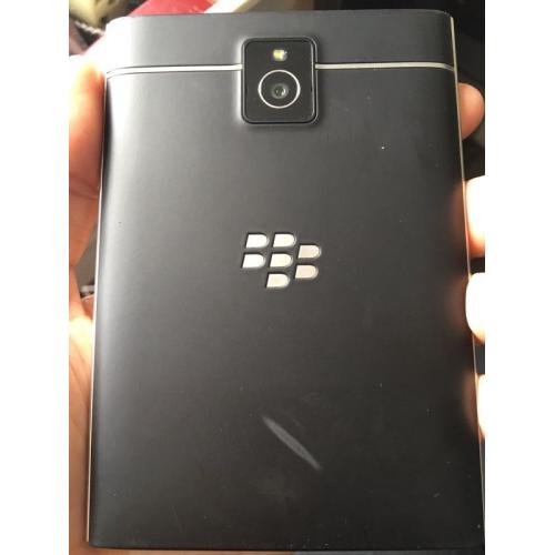 Unlocked blackberry passport excellent condition