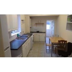 TOOTING BROADWAY DOUBLE ROOM WITH BILLSINCLUDED AVAILABLE MINS TO THE SRATION