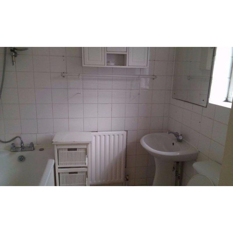 TOOTING BROADWAY DOUBLE ROOM WITH BILLSINCLUDED AVAILABLE MINS TO THE SRATION