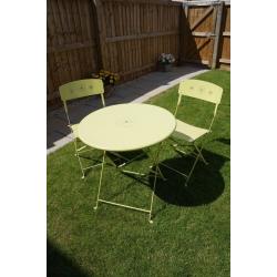 Garden metal round table and x2 chairs in lime green