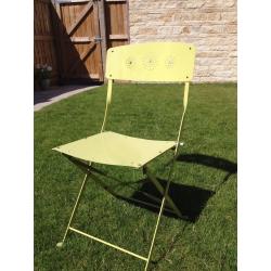 Garden metal round table and x2 chairs in lime green