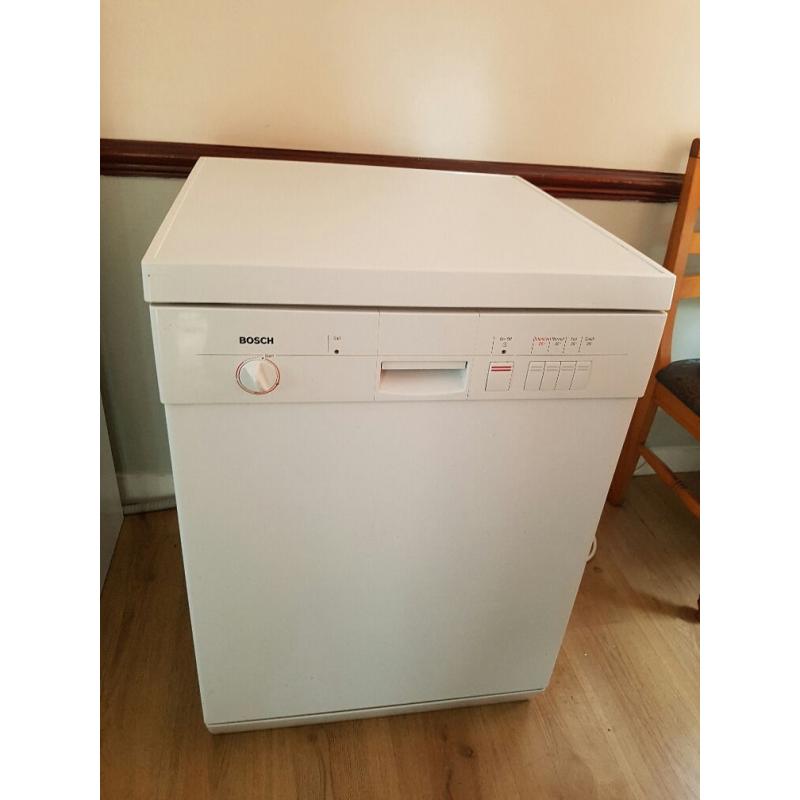 Bosch full size Dishwasher. White, Fully working, good condition. Delivery