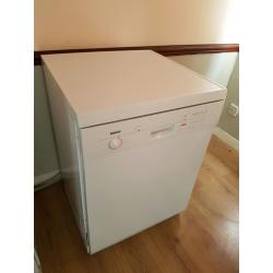 Bosch full size Dishwasher. White, Fully working, good condition. Delivery