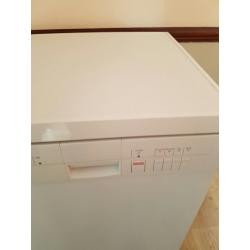 Bosch full size Dishwasher. White, Fully working, good condition. Delivery