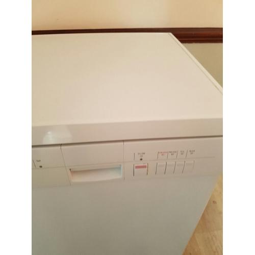 Bosch full size Dishwasher. White, Fully working, good condition. Delivery
