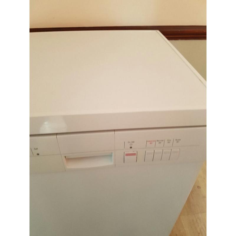 Bosch full size Dishwasher. White, Fully working, good condition. Delivery