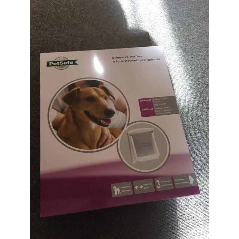 Medium dog flap