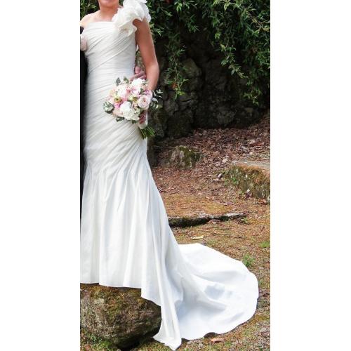 'Acacia' by Andrew Harker (Berketex) Wedding Dress. Size 10/12, 400
