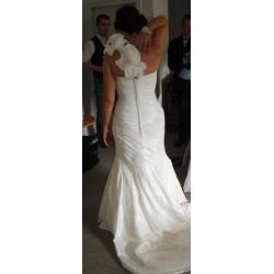 'Acacia' by Andrew Harker (Berketex) Wedding Dress. Size 10/12, 400