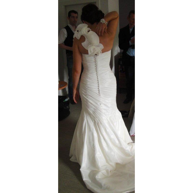 'Acacia' by Andrew Harker (Berketex) Wedding Dress. Size 10/12, 400