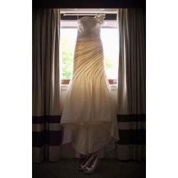 'Acacia' by Andrew Harker (Berketex) Wedding Dress. Size 10/12, 400