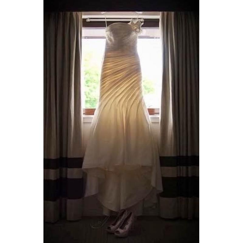 'Acacia' by Andrew Harker (Berketex) Wedding Dress. Size 10/12, 400