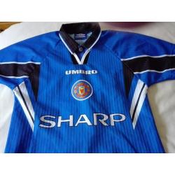 4 MANCHESTER UNITED FOOTBALL SHIRTS FOR SALE SIZE 12 TO 14