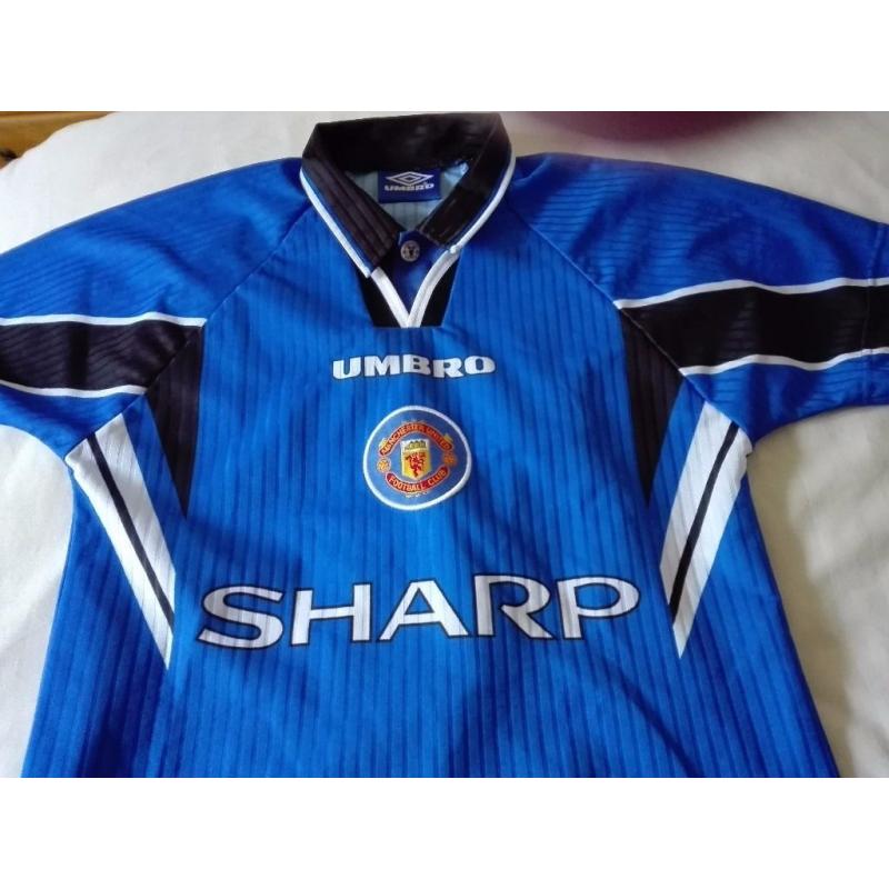 4 MANCHESTER UNITED FOOTBALL SHIRTS FOR SALE SIZE 12 TO 14