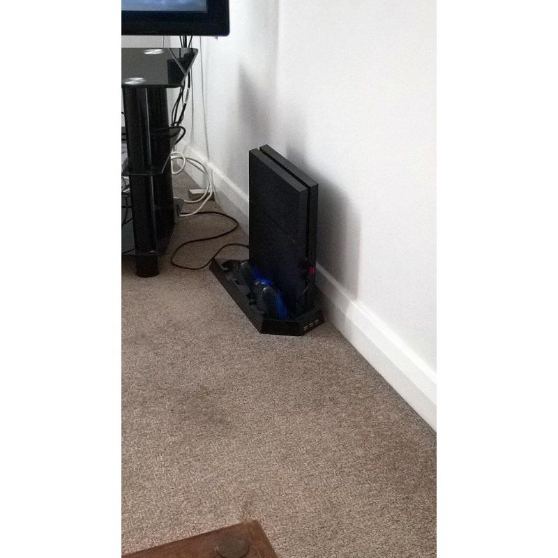 ps4 + 2 games