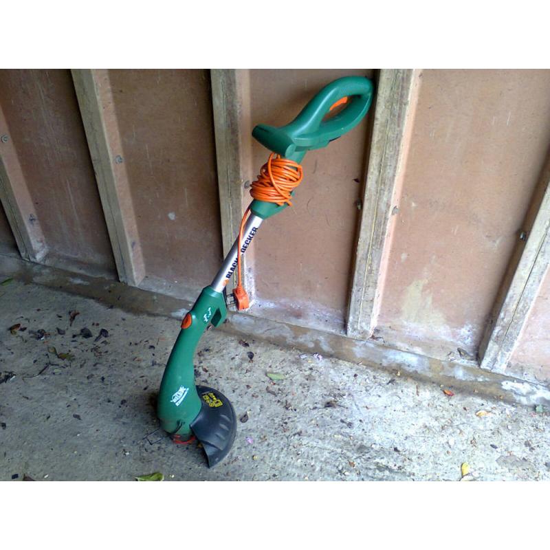Black and Decker garden Strimmer with spare spools of line very good condition