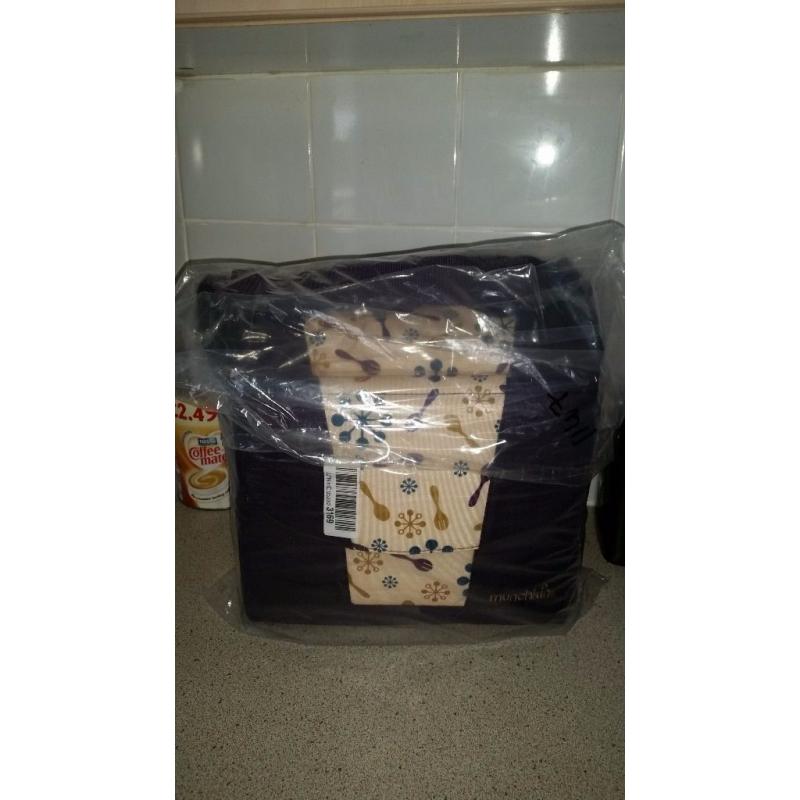 New unused munchkin travel booster seat