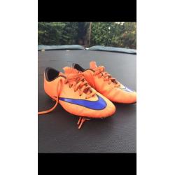 BOYS FOOTBALL BOOTS