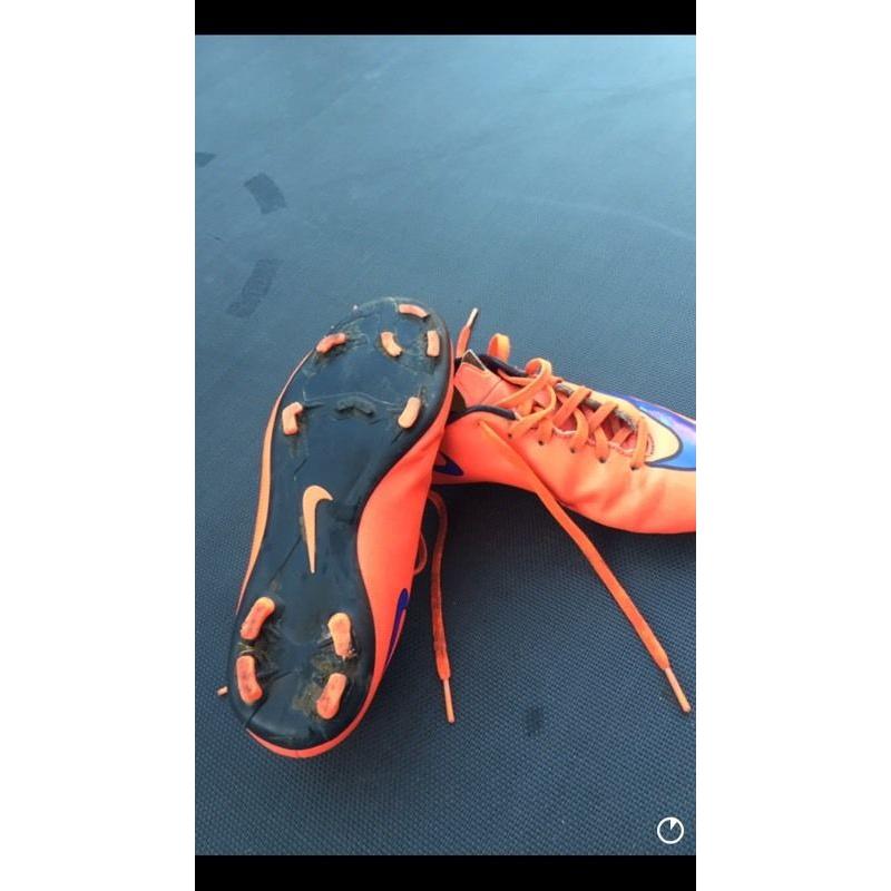 BOYS FOOTBALL BOOTS