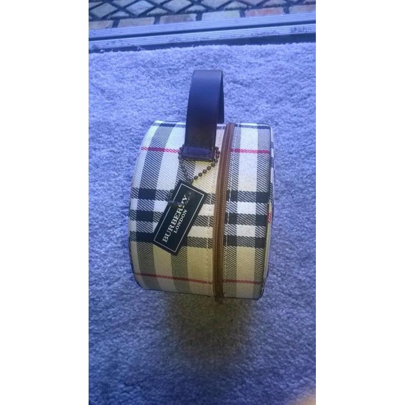 BURBERRY BOX