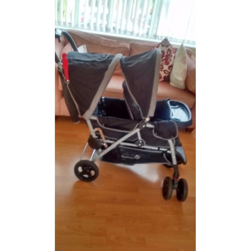 Safety first tandem pushchair