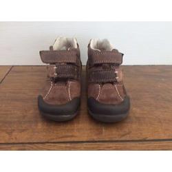 Size 4 1/2 E Clarks toddler boys first shoes