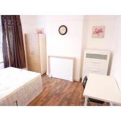 NICE AND BRIGHT SINGLE ROOM WITH DOUBLE BED TO RENT IN NORTHFIELDS / ZONE 3 / PICADILLY LINE