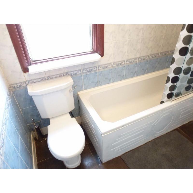NICE AND BRIGHT SINGLE ROOM WITH DOUBLE BED TO RENT IN NORTHFIELDS / ZONE 3 / PICADILLY LINE