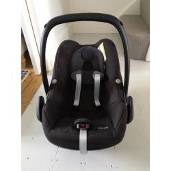 Maxi Cosi Pebble baby car seat & Family fix base.