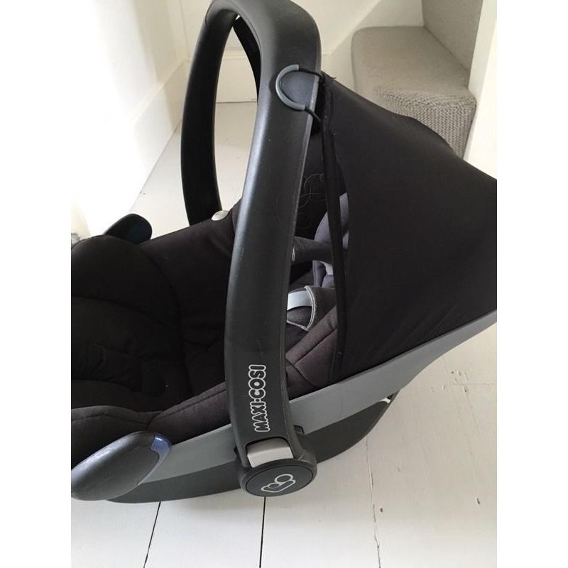 Maxi Cosi Pebble baby car seat & Family fix base.
