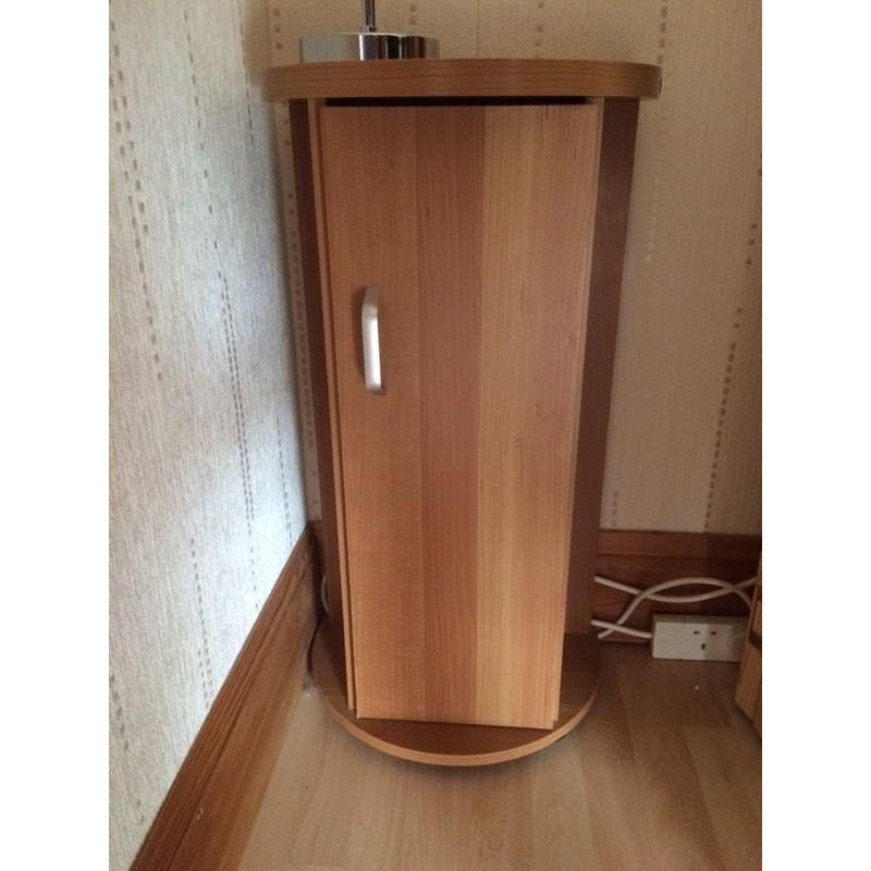 Fish tank pedestal