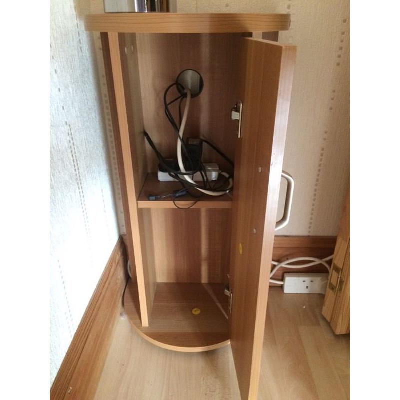 Fish tank pedestal