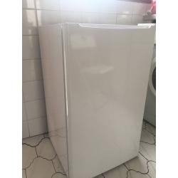 White freezer in a good condition