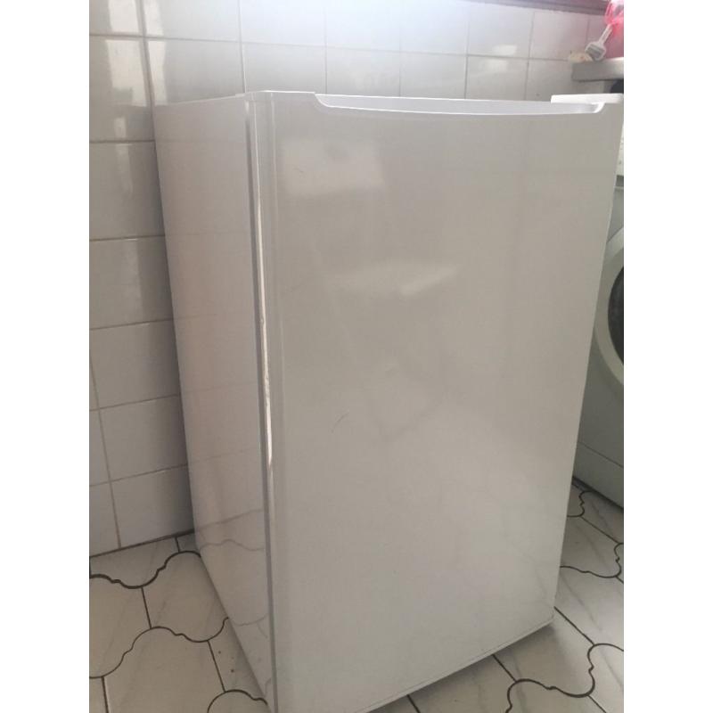 White freezer in a good condition