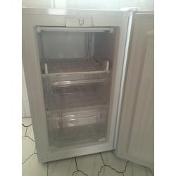 White freezer in a good condition