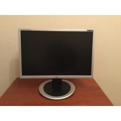LG flatron wide 19" screen in great condition