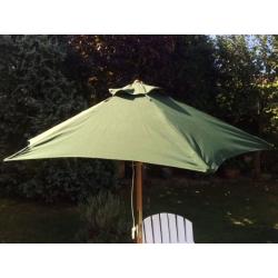 Hexagonal green canvas patio umbrella, 170 cm