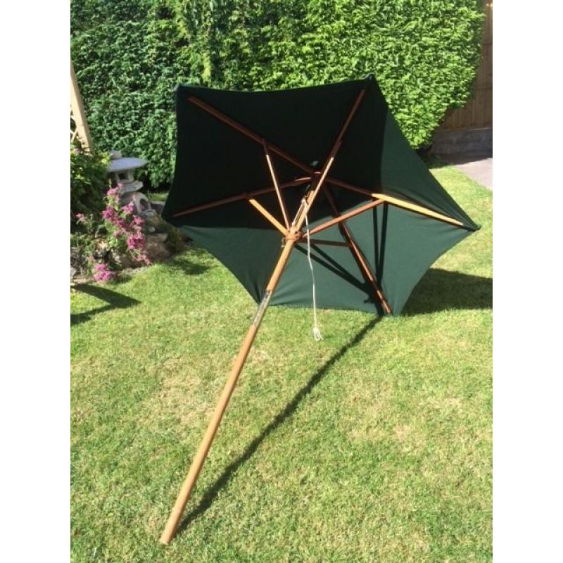 Hexagonal green canvas patio umbrella, 170 cm