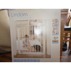 AS NEW STAIR GATE .