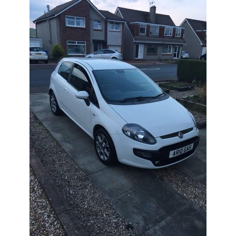 2011 Fiat Punto Evo GP 1.4 8v 25,000.