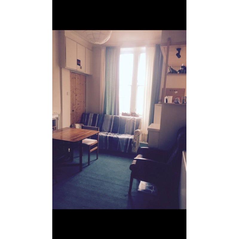 Rom to let in g41 2dn Wavrly garedan